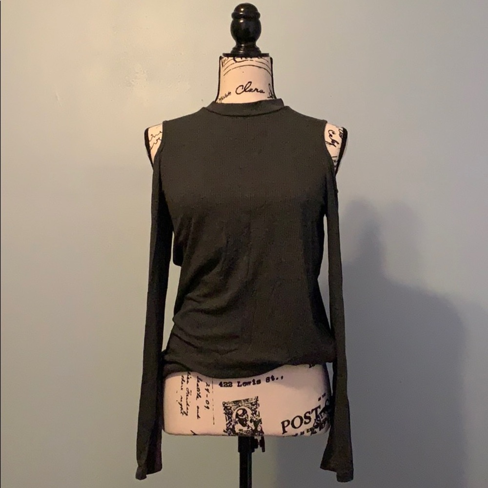 Banana Republic cold shoulder long sleeve shirt